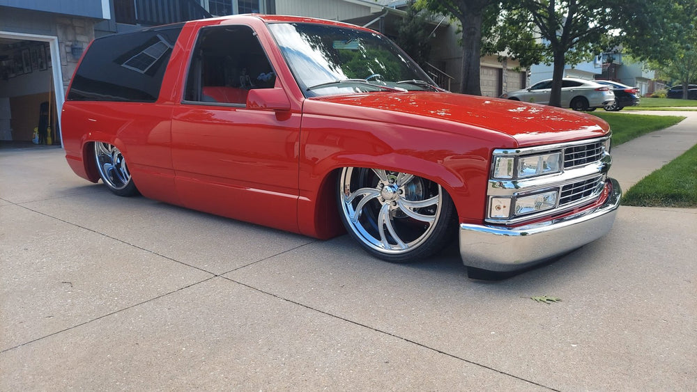 1998 Chevrolet Tahoe with Intro Spyder wheels, photo 2 of 2