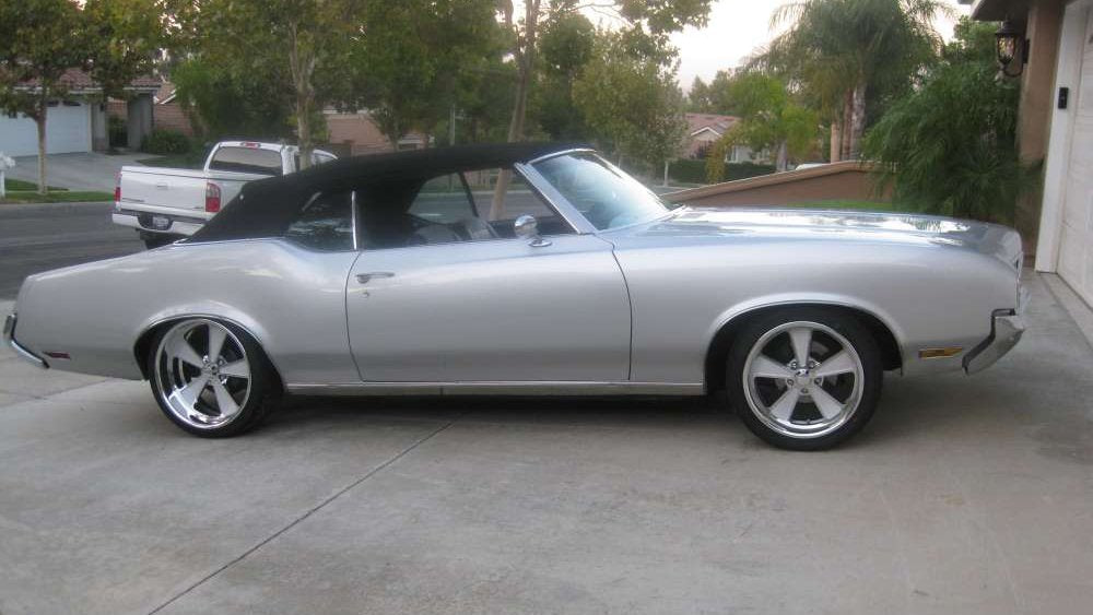 Classic Oldsmobile Convertible with Intro Vista II wheels, photo 2 of 3